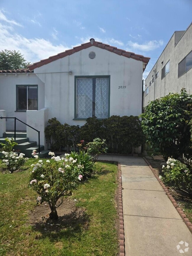 Building Photo - 2039 S Sherbourne Dr Rental