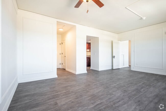 1BR, 1BA - 763SF - The Landmark