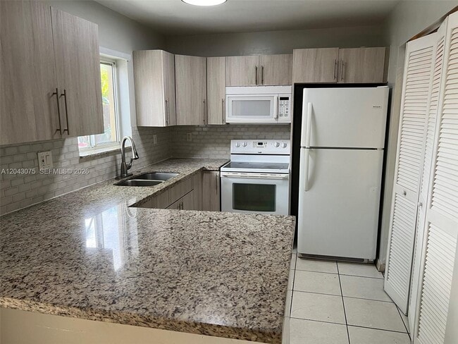 Photo - 6975 NW 173rd Dr