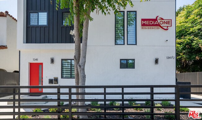 Building Photo - 1341 Mariposa Ave Rental
