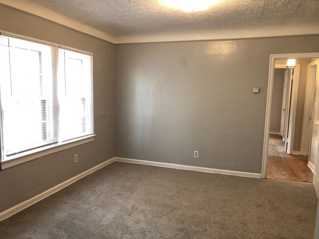 Building Photo - 3633 Lynnfield Rd Unit Down