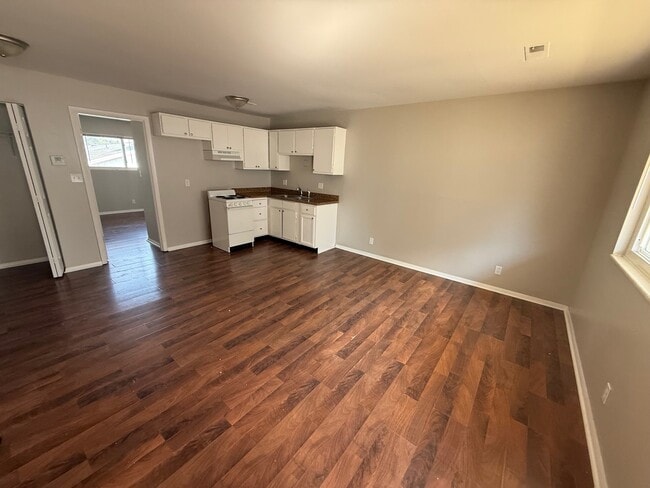 Photo - Crescent Court Apartments