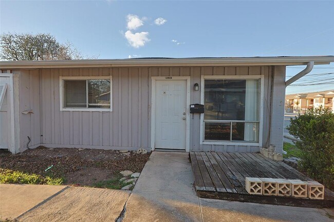 Photo - 1241 N LBJ Dr