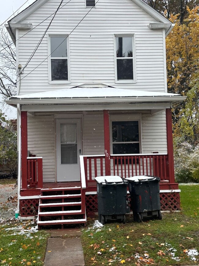 Building Photo - Updated 3 Bedroom Home in Akron!