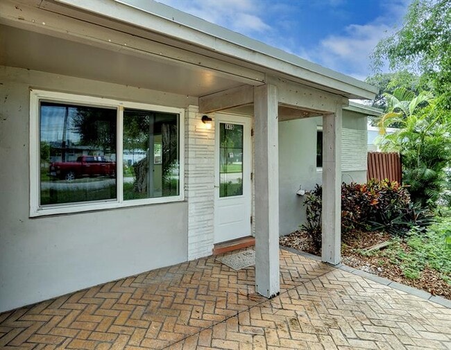 Photo - 1415 NE 25th St