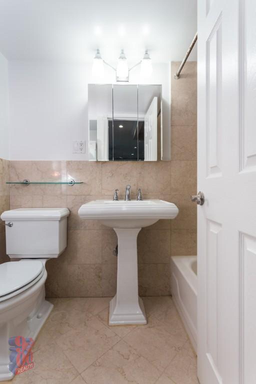 Photo - 120 Christopher St Unidad 9