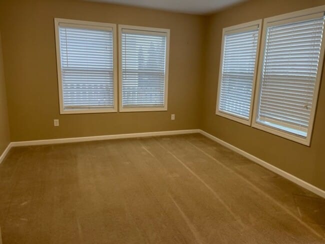 Photo - 4 Bedroom House Available August In Gilmor...