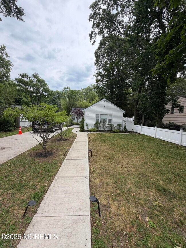Photo - 185 Elmwood Rd