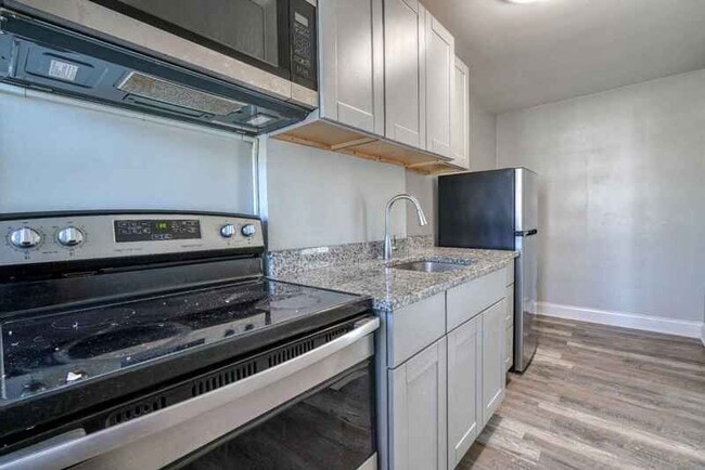 Building Photo - 160X Plum St Unit 1