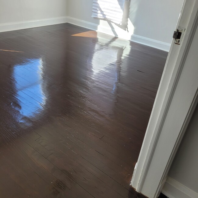 Hardwood Floors - 729 Yale Ave