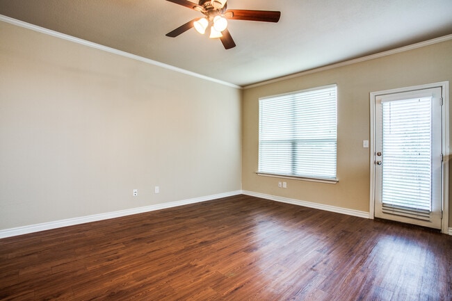 Photo - 417B Castleridge Dr