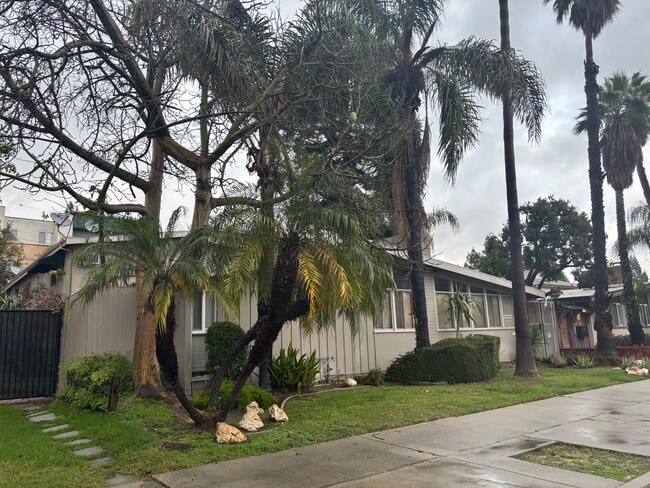 Photo - 12415 Archwood St Unidad 4