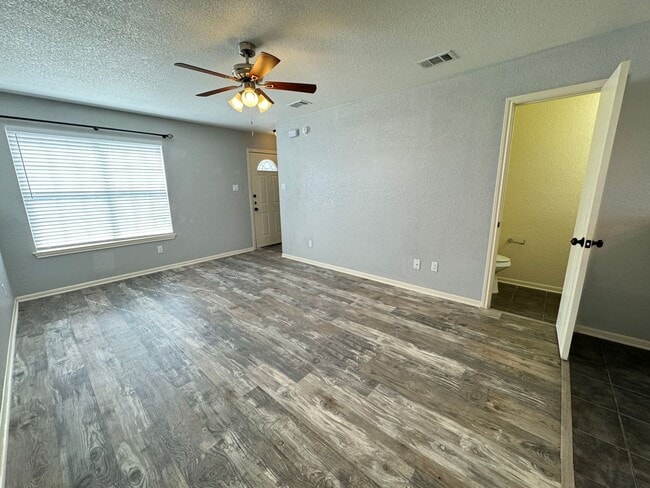 Photo - 1607 Dugger Cir Unidad Apt. B