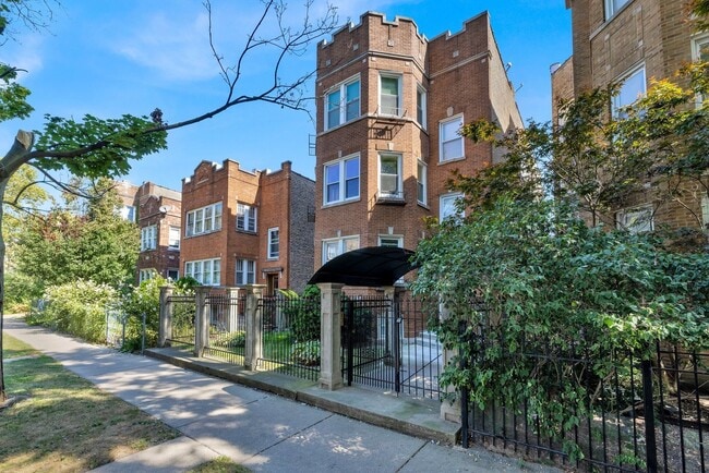 Photo - 6311 N Oakley Ave Unit 2