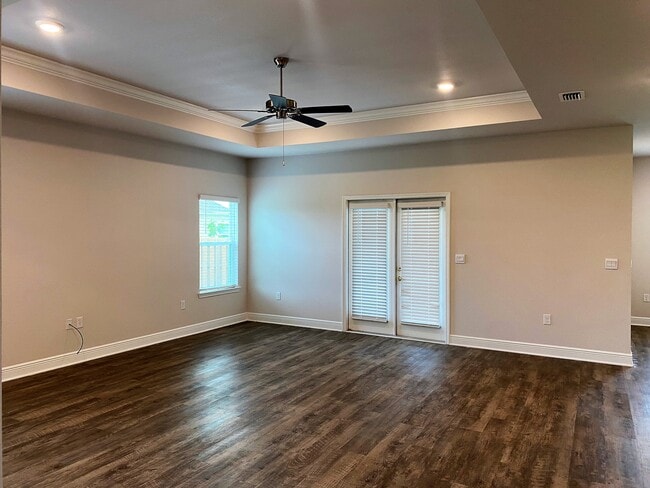 Photo - 104 London Cir