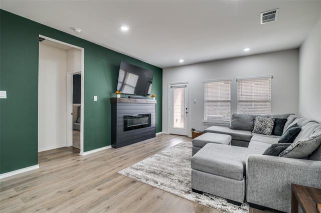 Photo - 808 Country Rd