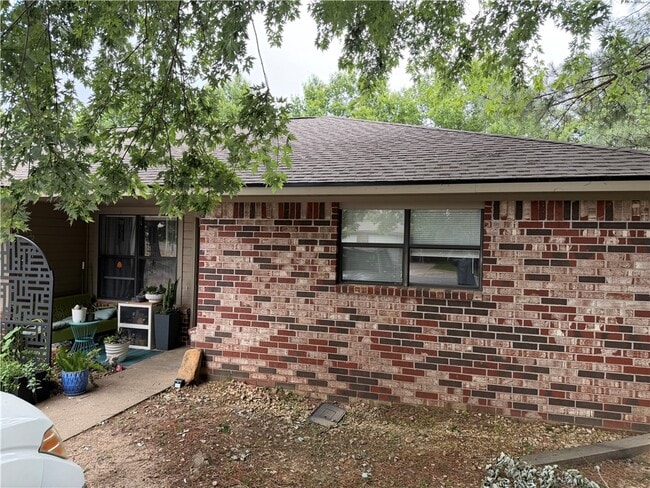 Building Photo - 3905 S Carol Pl Unit C