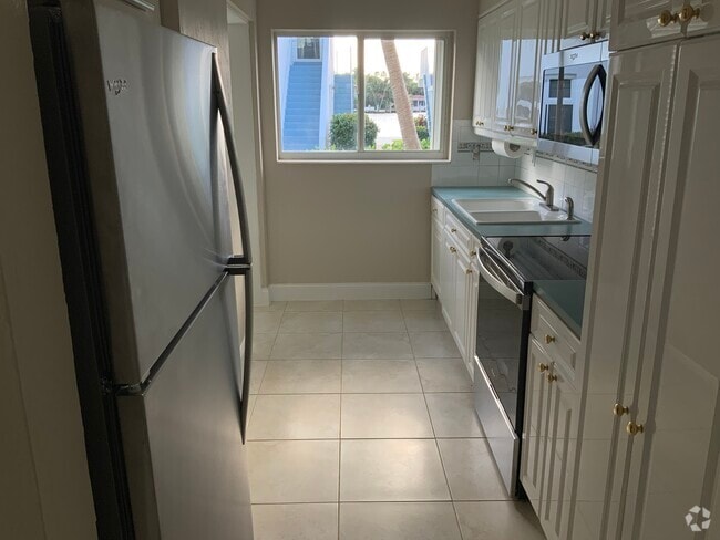 Building Photo - 425 Bayshore Dr Unit #1 Rental