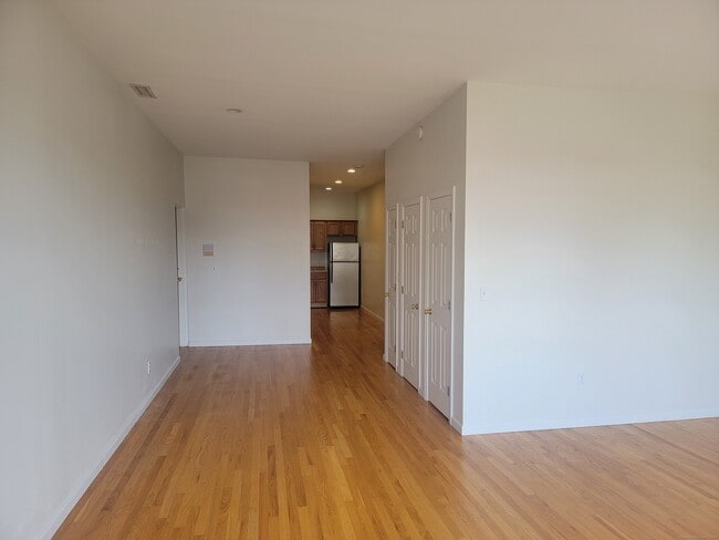 Photo - 1094 Main St