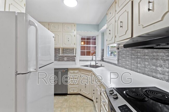 Photo - 8000 Curtis Rd