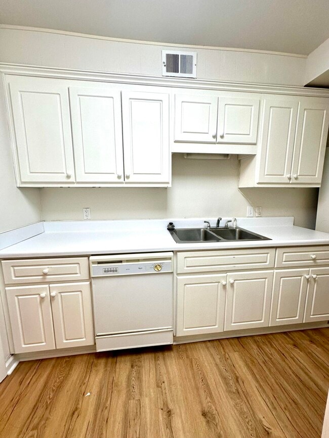 Photo - 2846 Walton Wy
