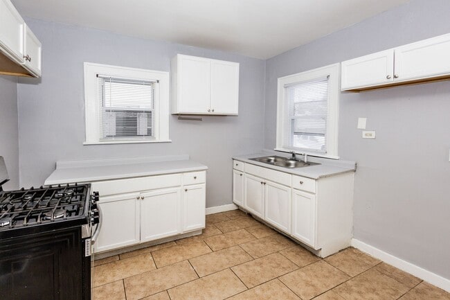 Photo - 1561 E 204th St