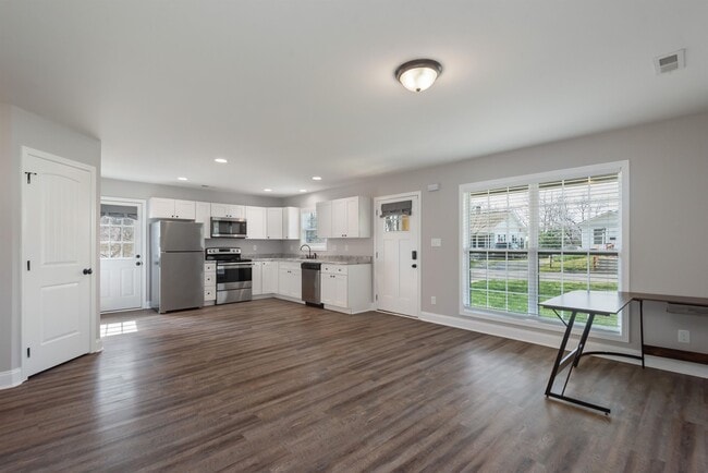 Photo - 253 W Watt St