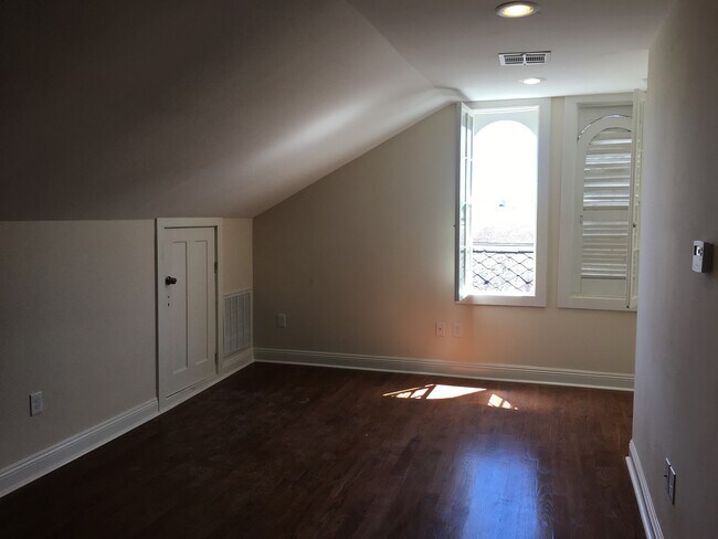 Sala de estar - 1436 Josephine St Unidad 8