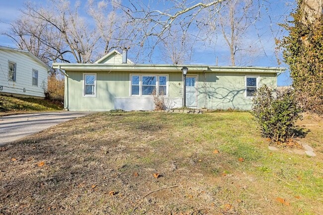 Building Photo - 3713 Woodlawn Terrace