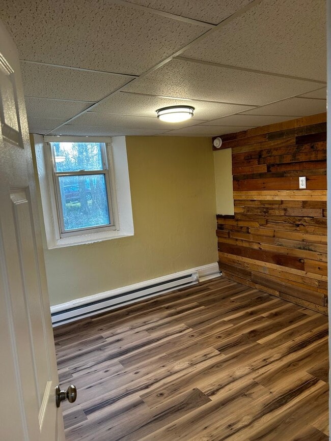 Building Photo - 92 Farview St Unit A