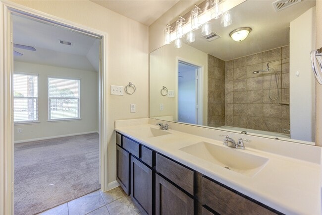 Photo - 8335 Hawthorn Vly Ln