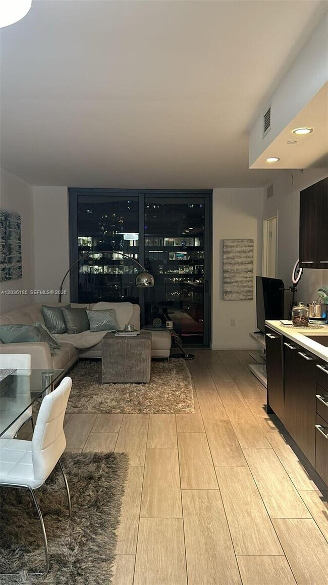 Photo - 45 SW 9th St Unidad 1409