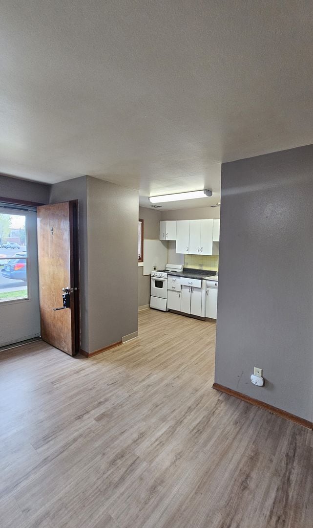 Photo - Great 2 Bedroom Apartment just Blocks from Eastern Unit 4