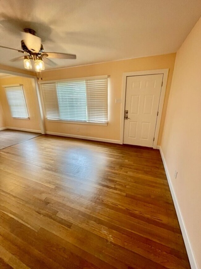 Photo - Cute beach bungalow in Biloxi, MS!