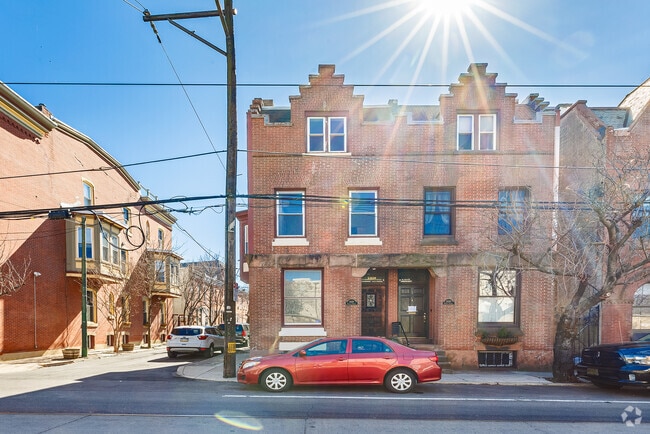 Building Photo - 2428 Poplar St Rental
