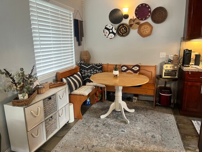 Building Photo - 2540 Robinson Ave Unit C