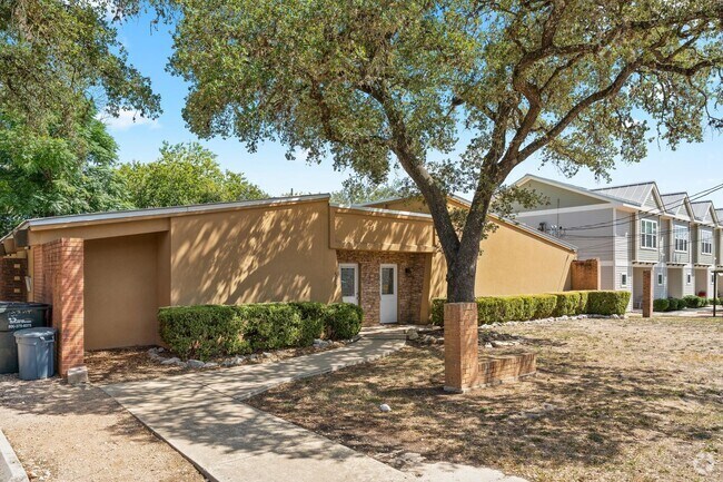 Building Photo - 525 W Hutchison St Unit B Rental