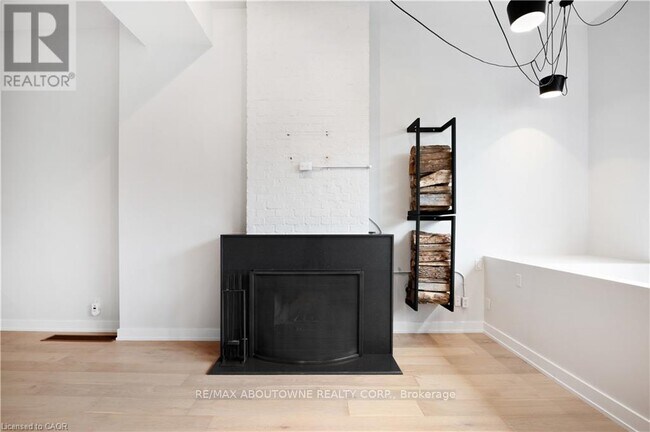 Photo - 676 Richmond St W Unité 105