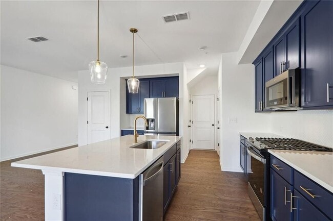 Photo - 727 Carmes Dr
