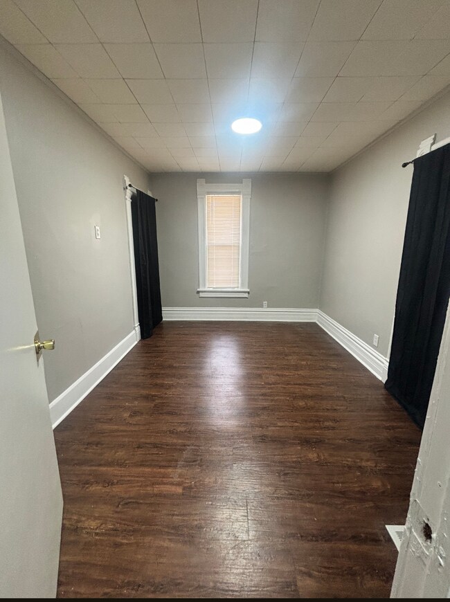 Photo - 2004 Latham St