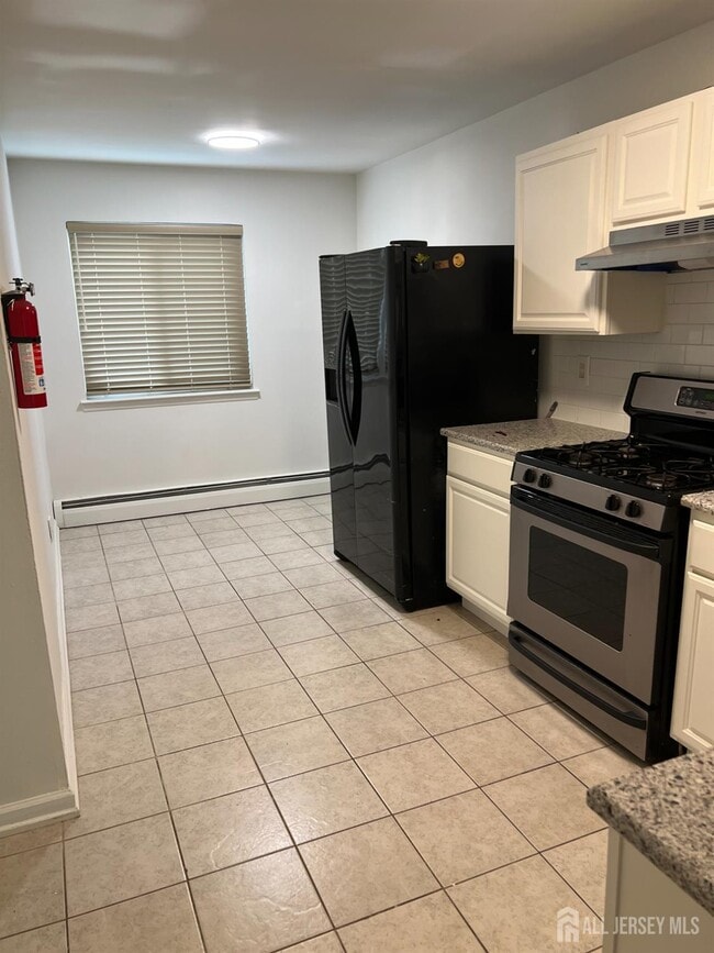 Building Photo - 18 Lake Ave Unit 8A