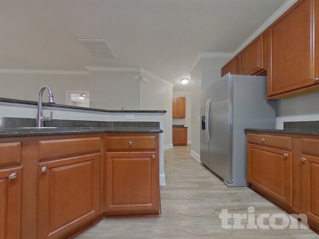 Photo - 302 Merchants Dr