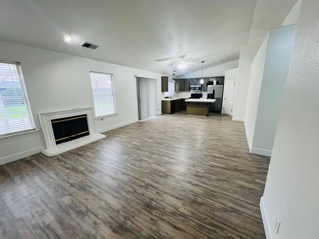 Building Photo - 575 W Cinnamon Ave