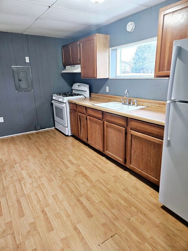 Singlestory 2 bedroom home amidst shoppin... House Rental in Belpre