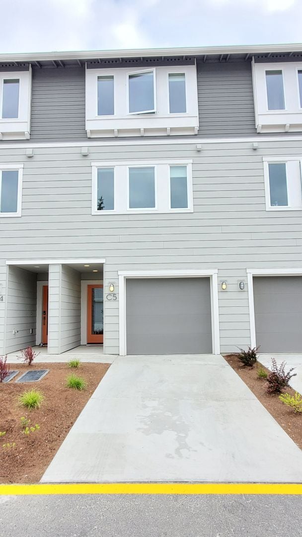 NEWER AIR-CONDITIONED 3 Primary Bedroom To... - NEWER AIR-CONDITIONED 3 Primary Bedroom To... Townhome