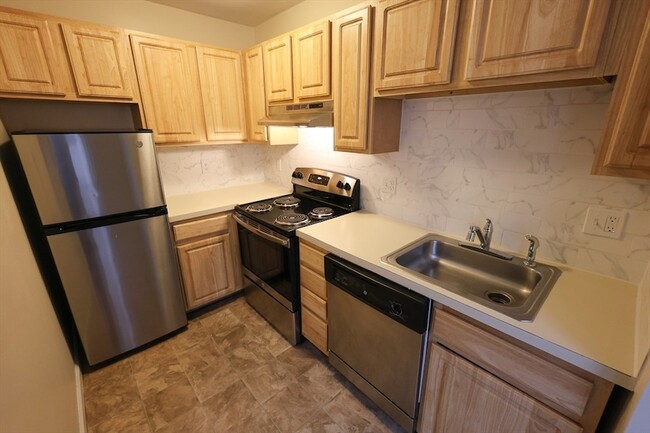 Photo - 706 Huntington Ave Unidad 106 Rental