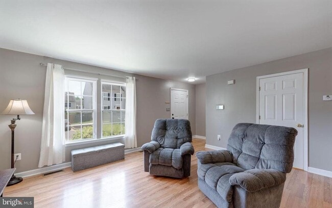 Photo - 833 Gallows Ct