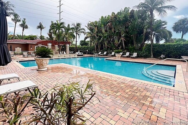 616 Clearwater Park Rd Unidad 513