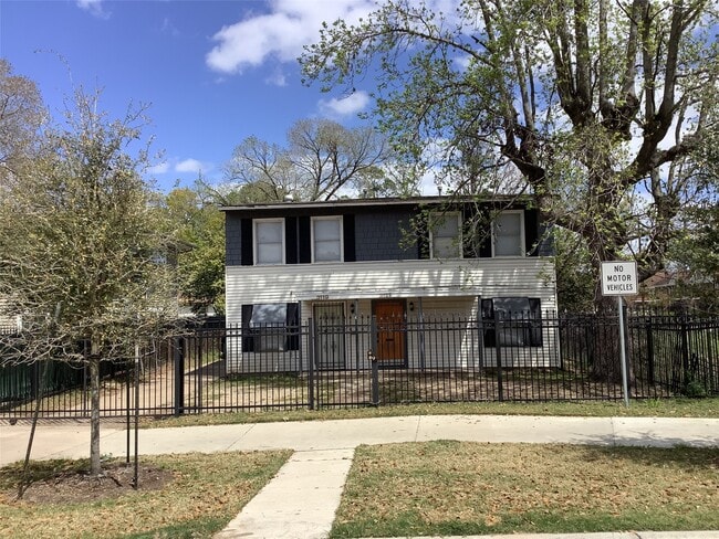 Building Photo - 3121 Cleburne Rental