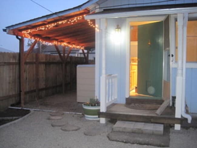Building Photo - Cute cottage near Downtown Talent! | Avail... Unit 114 Lapree St #B